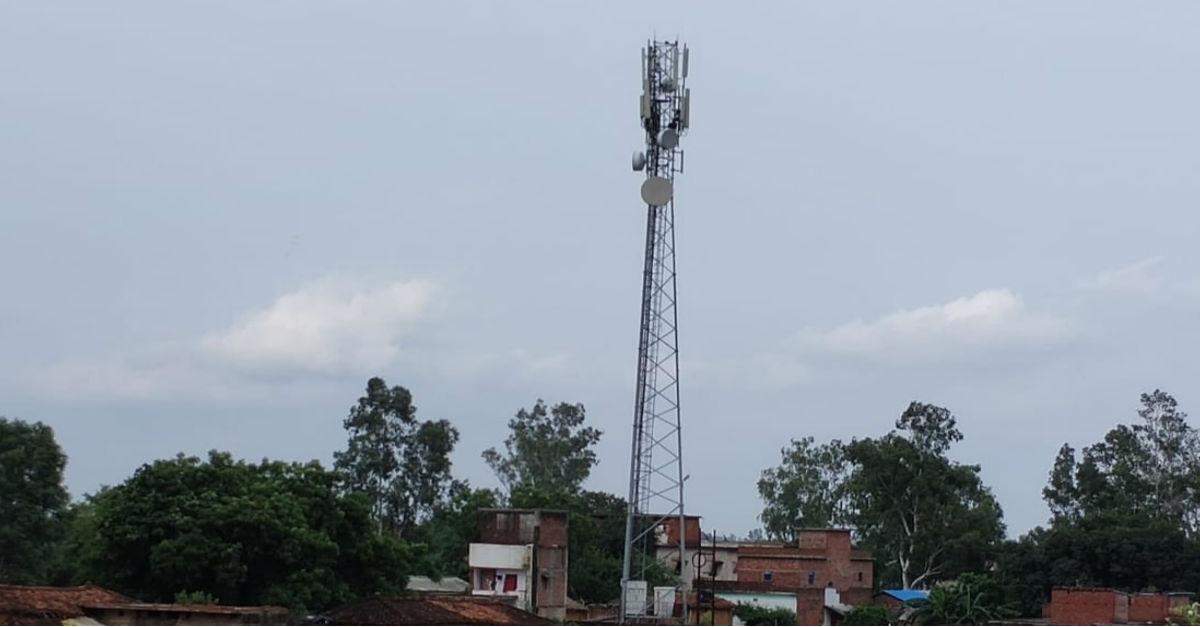 नौगढ़ इलाके में खराब रहता है मोबाइल का नेटवर्क, प्लान देकर नहीं सुनती हैं Complain मोबाइल कंपनी