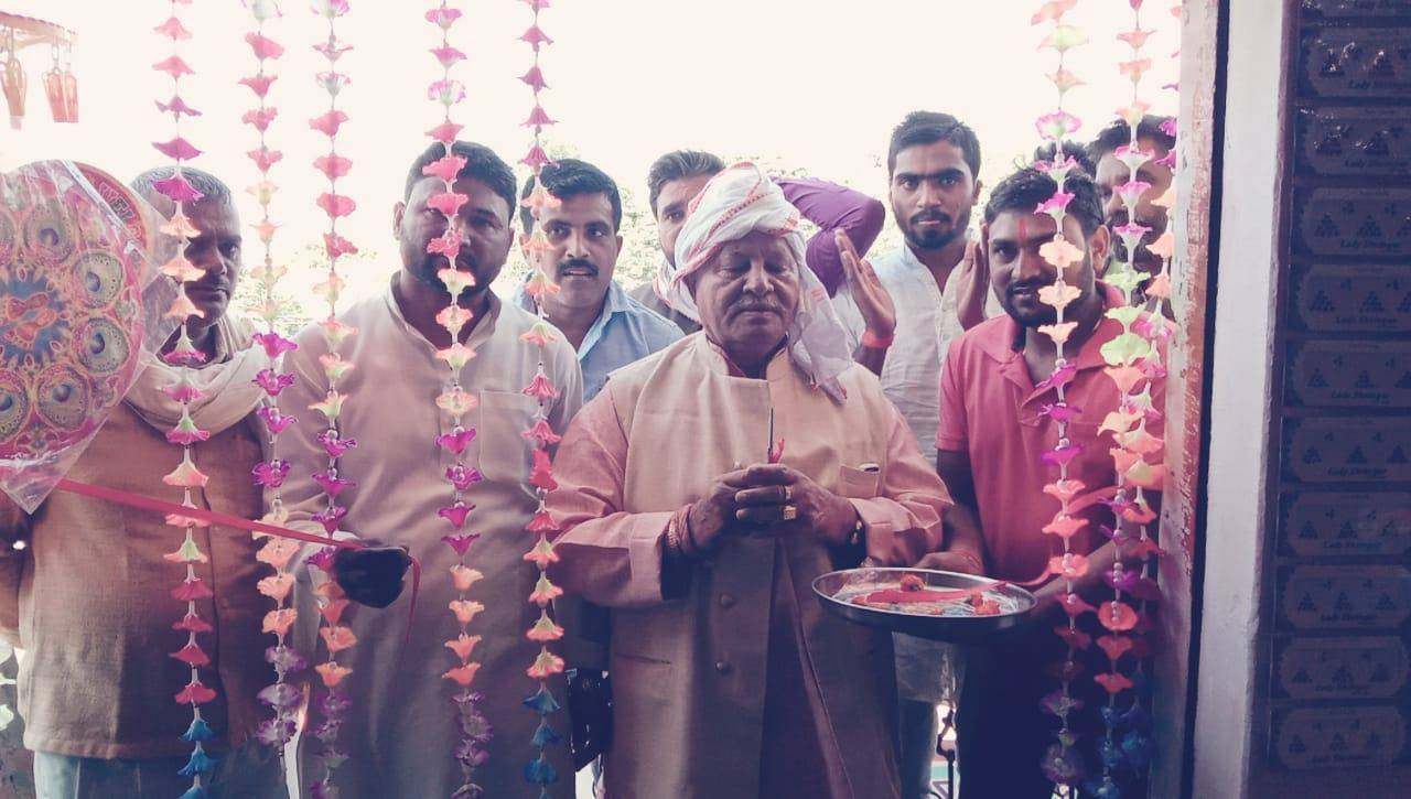 पूर्व विधायक मनोजकुमार सिंह डब्लू के पिता राम अवध सिंह अब इलाके में हैं सक्रिय