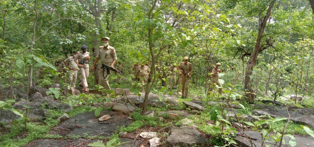 नक्सल प्रभावित क्षेत्र में चलाया गया सघन काम्बिंग व तलाशी अभियान