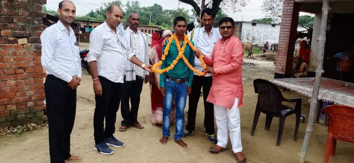 रविकांत सोनकर का सैनिक स्कूल में हो गया सेलेक्शन, लोग दे रहे हैं बधाई