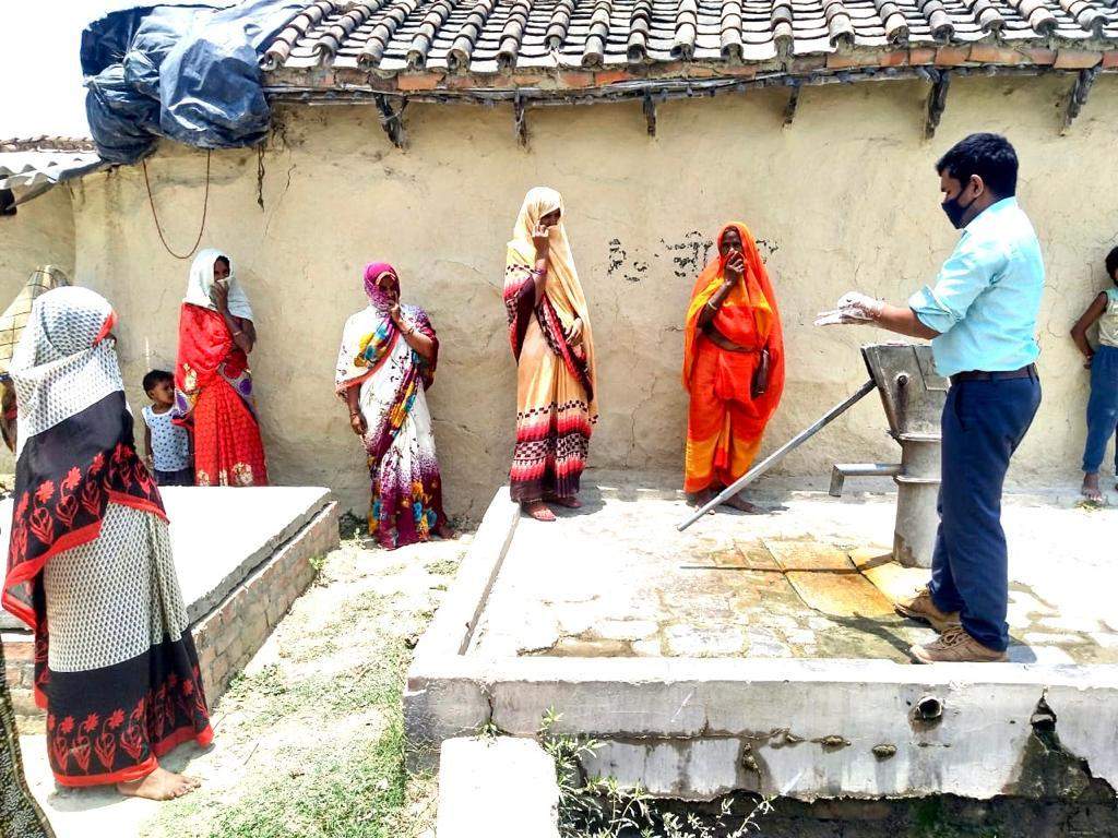 कोरोना हो हराना है सामाजिक दूरी अपनाना है -विवेक सिंह