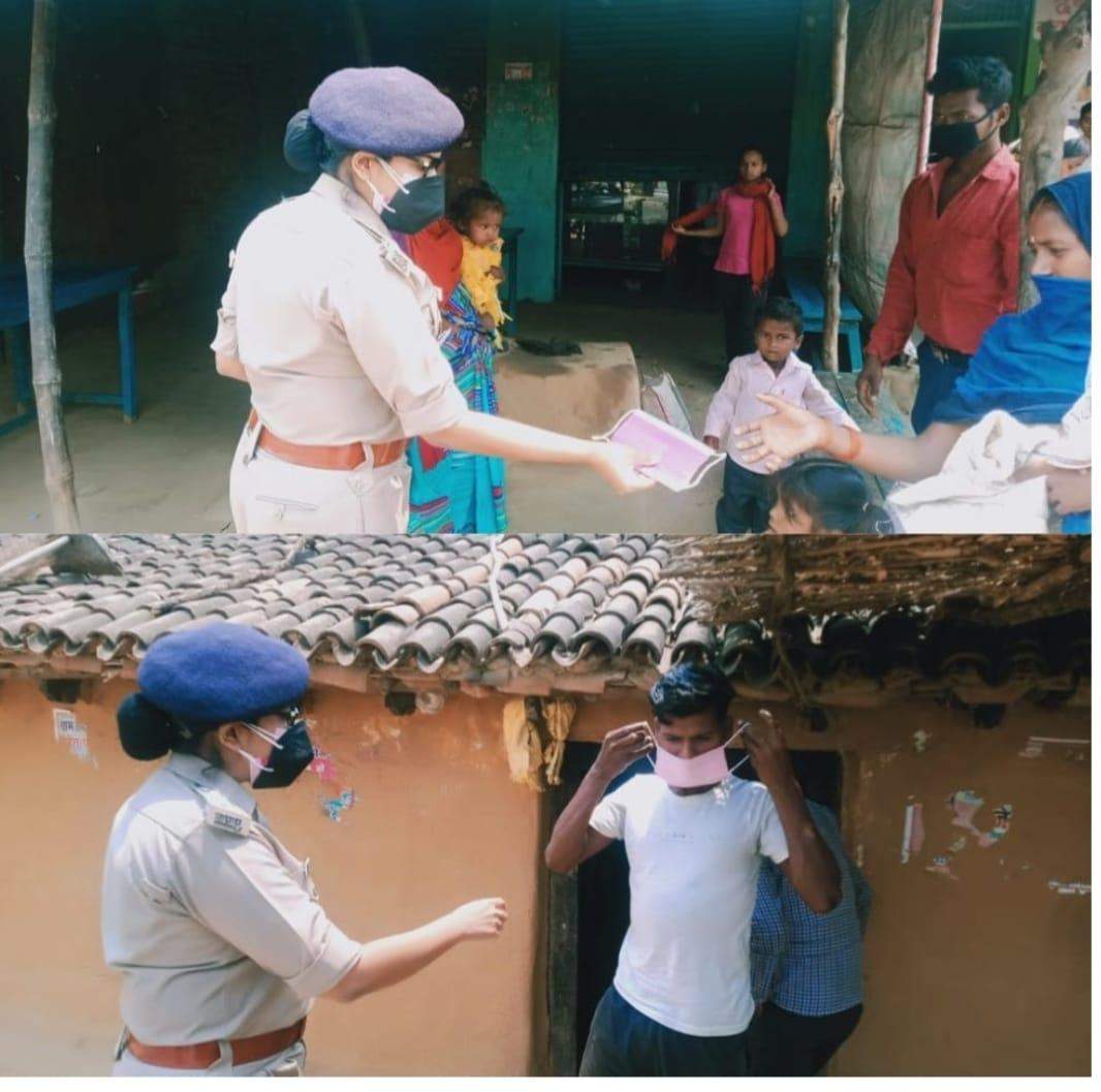 नौगढ़ में सीओ नक्सल श्रुति गुप्ता बांट रही हैं गरीबों को मास्क और दवा