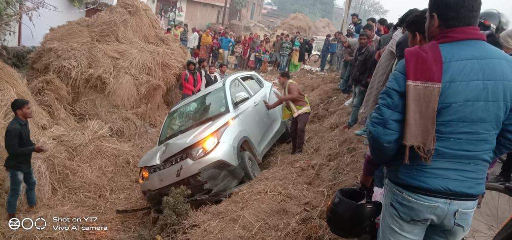 तेज रफ्तार की ट्रक ने कार को मारी टक्कर , एक की हालत गंभीर