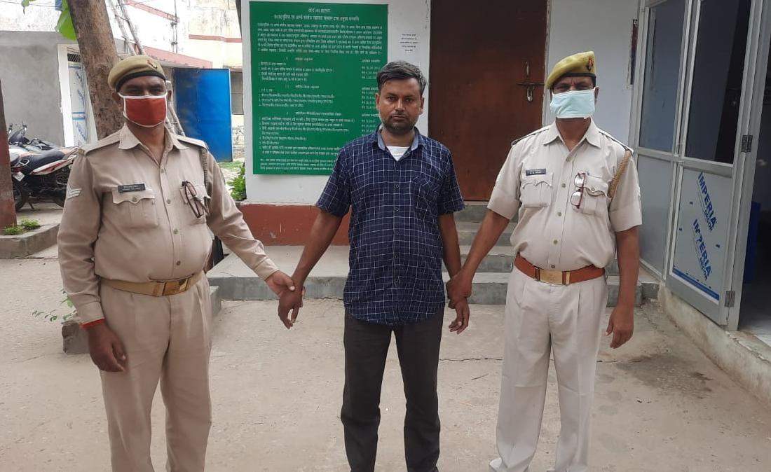 बलुआ पुलिस ने पंकज सिंह के हत्यारों में से दूसरे अभियुक्त संतोष यादव को किया गिरफ्तार