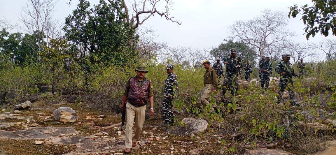 नौगढ़ के नक्सल इलाके में चलाया गया कांबिंग अभियान