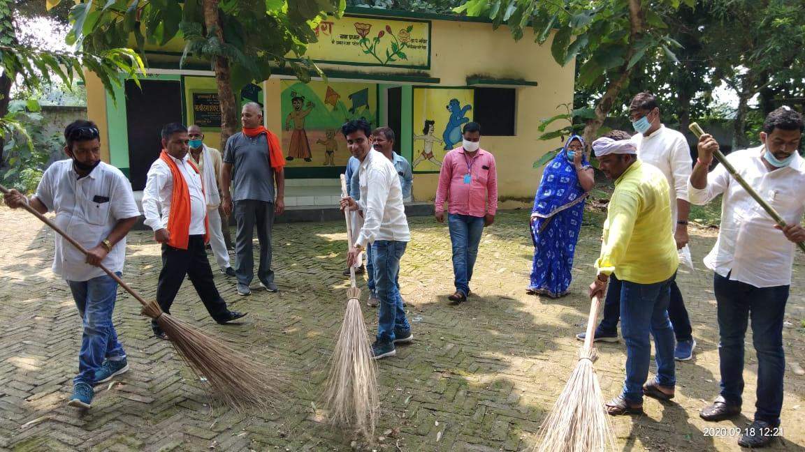 सेवा सप्ताह के पांचवें दिन स्कूलों में चलाया स्वच्छता अभियान