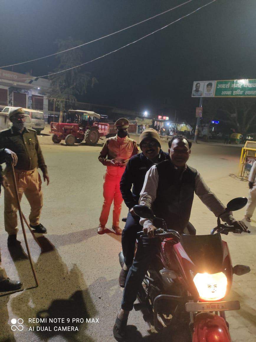SP के निर्देश पर सैयदराजा पुलिस ने सन्दिग्ध व्यक्तियों एवं वाहनों का किया जांच