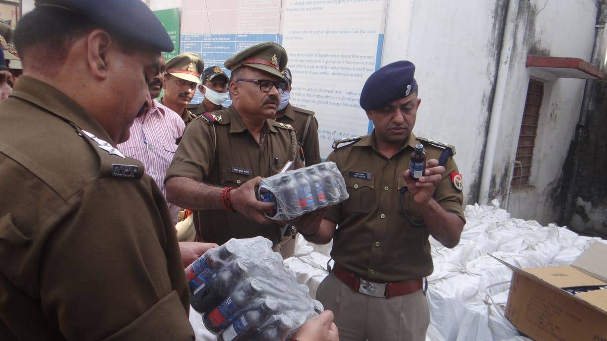 नशे के कारोबार पर चंदौली पुलिस का हथौड़ा, 40 लाख के माल के साथ पकड़ा गया राजस्थान का तस्कर