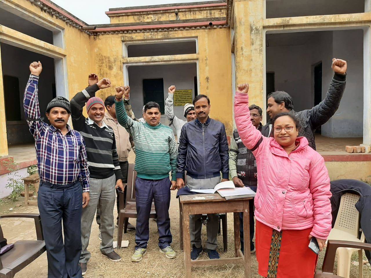 चंदौली के कई स्कूलों में हुए धरना प्रदर्शन के कार्यक्रम