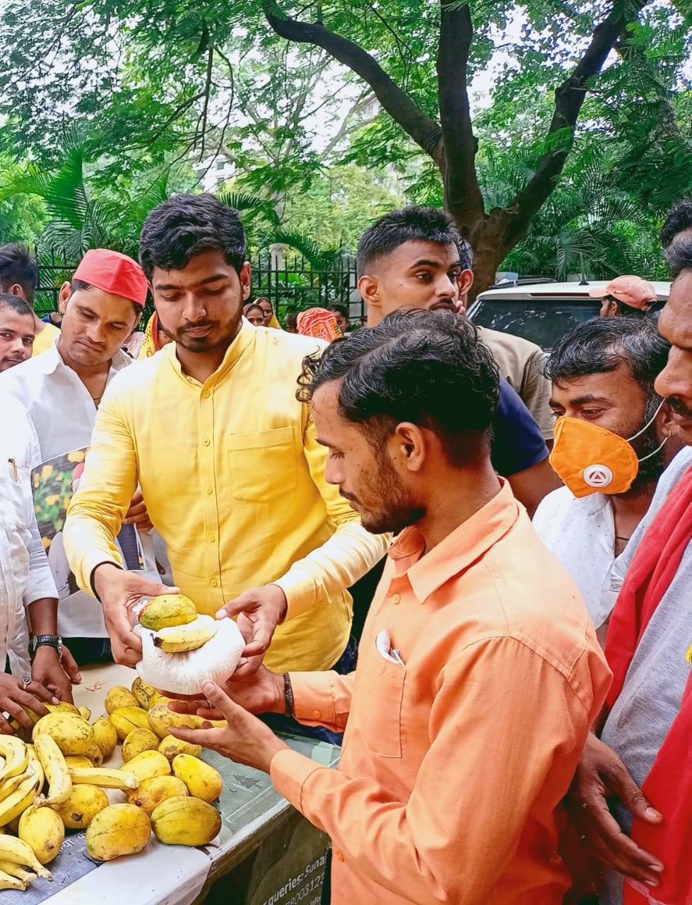 छात्र नेताओं ने मनाया समाजवादी पार्टी के राष्ट्रीय अध्यक्ष अखिलेश यादव का जन्मदिन