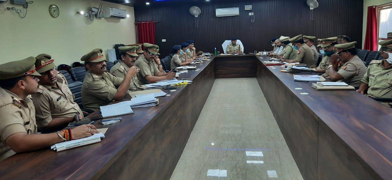 पुलिस अधीक्षक चन्दौली ने सारे मातहतों को समझाया क्या करना है आने वाले दिनों में