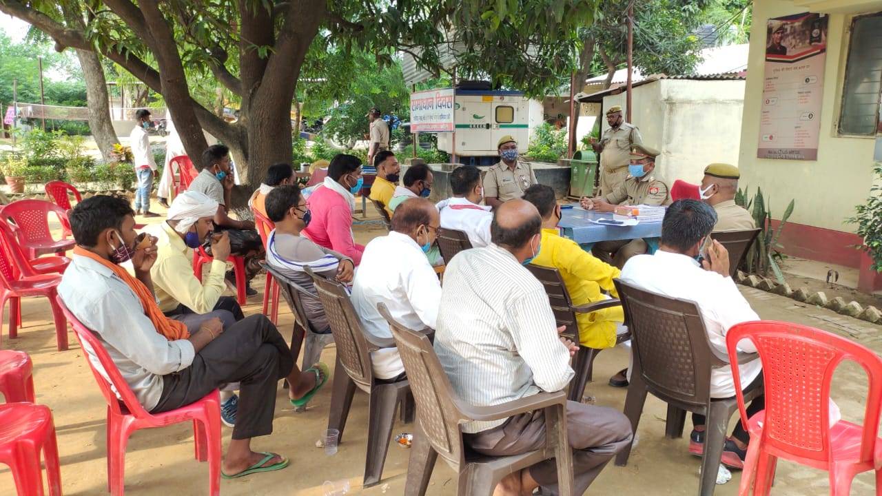 शहाबगंज थाना परिसर में हुई बैठक, अगामी त्यौहार मिल जुलकर मनाने की अपील