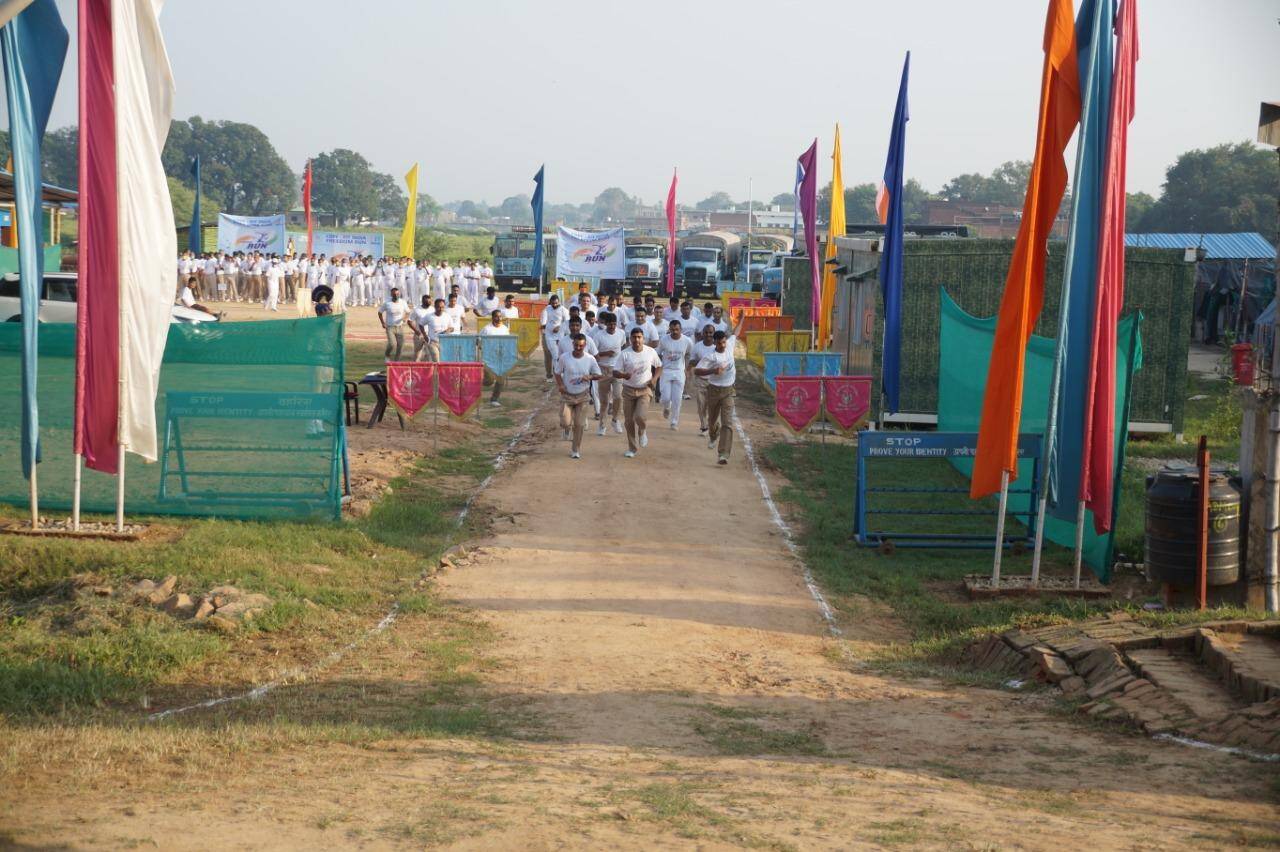 CRPF ग्रुप केन्द्र चंदौली ने किया फिट इण्डिया फ्रीडम रन का आयोजन, दौड़ हुई सम्पन्न