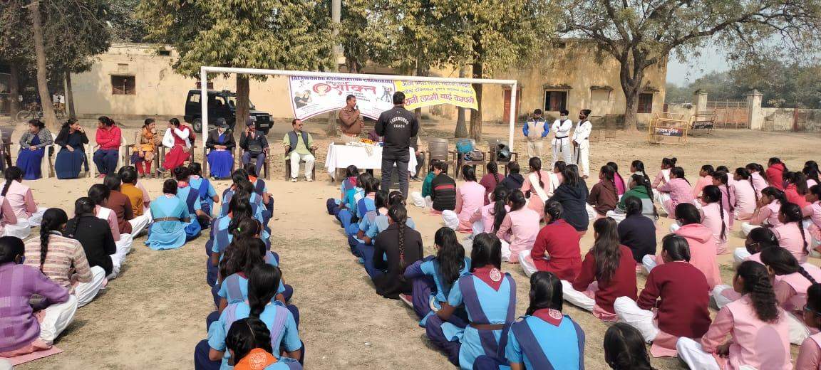 मिशन शक्ति कार्यक्रम में छात्राओं को किया गया जागरूक