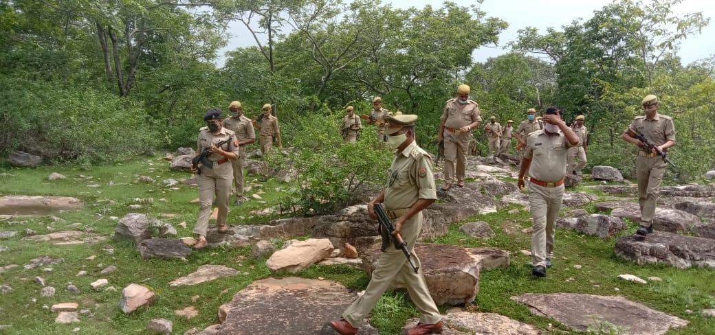 नक्सल प्रभावित क्षेत्र में चलाया गया सघन काम्बिंग व तलाशी अभियान