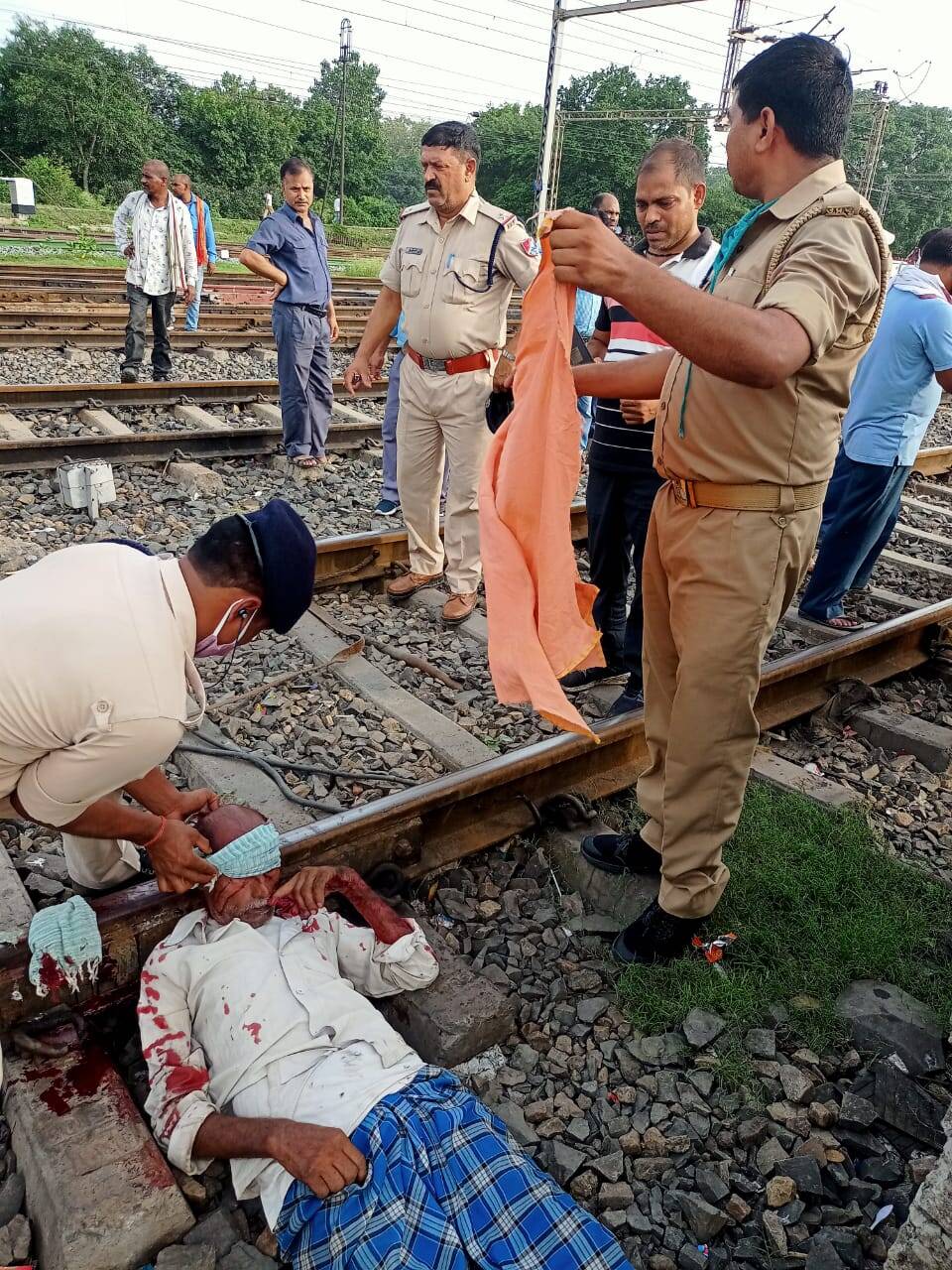 आरपीएफ ने बचाई बालचंद्र की जान, ऐसे हुआ था हादसा