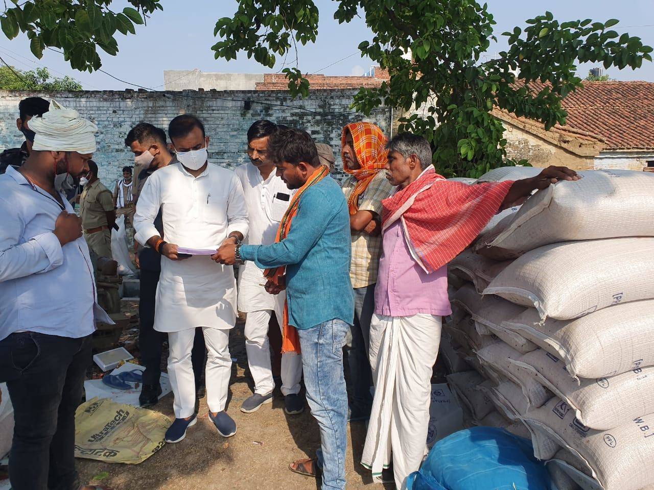 सुशील सिंह ने गेंहू क्रय केंद्रों पर पायी लापरवाही, धीमी खरीदारी पर केंद्र संचालक पर होगी कार्रवाई