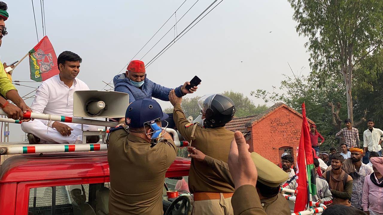 मुफ्त में बकरे का मीट खाने में जुटी रही धीना पुलिस तो घर से नौ दो ग्यारह हो गये नेता जी..!