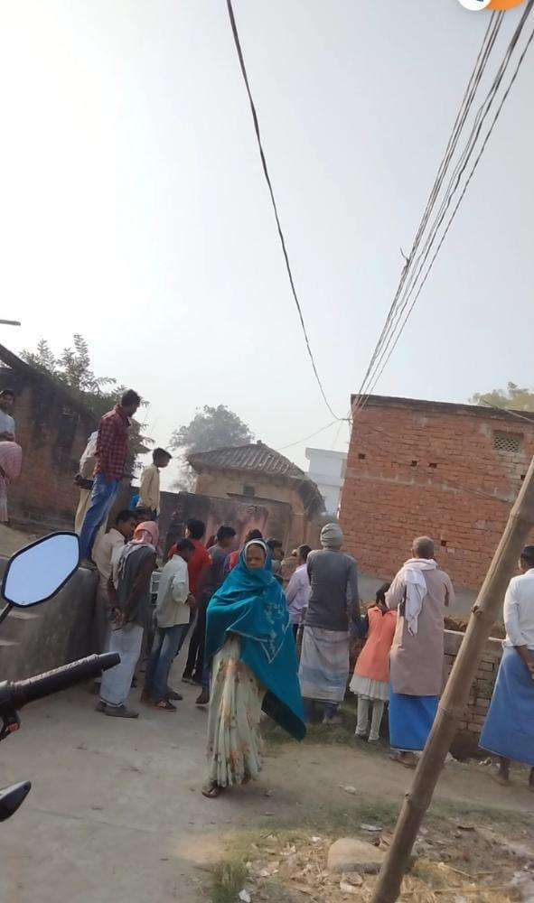 मंदिर के पास बनायी जा रही थी मस्जिद, गांव में तनाव देख बलुआ पुलिस ने रोका काम