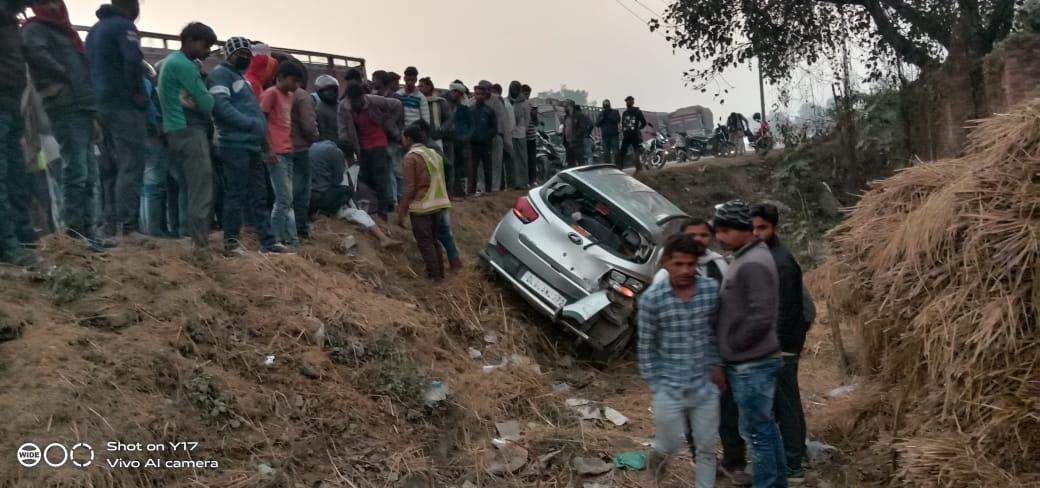 तेज रफ्तार की ट्रक ने कार को मारी टक्कर , एक की हालत गंभीर