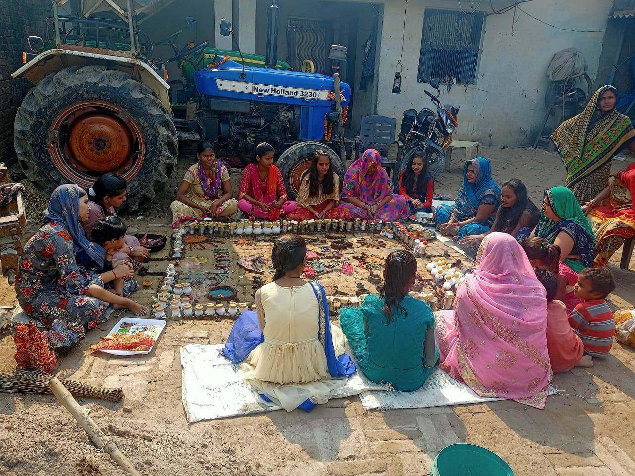 इस तरह से मनाया गया गोवर्धन पूजा व अन्नकूट का पर्व, भाइयों की लंबी उम्र की कामना