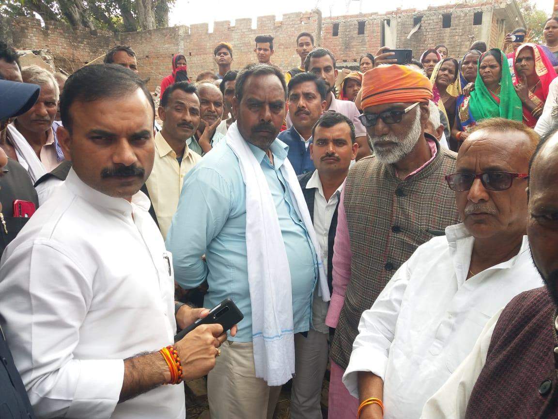 पसाई गांव में पहुंचे भाजपा विधायक सुशील सिंह, दे दिया बहुत बड़ा आश्वासन