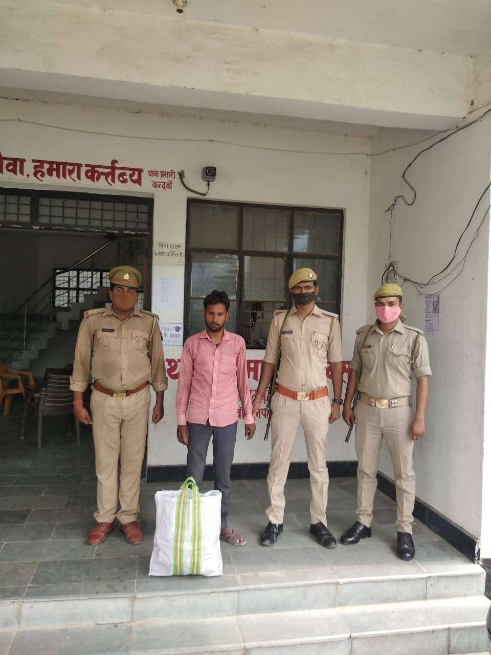 कंदवा पुलिस ने चंदन को किया गिरफ्तार, अवैध शराब भी बरामद