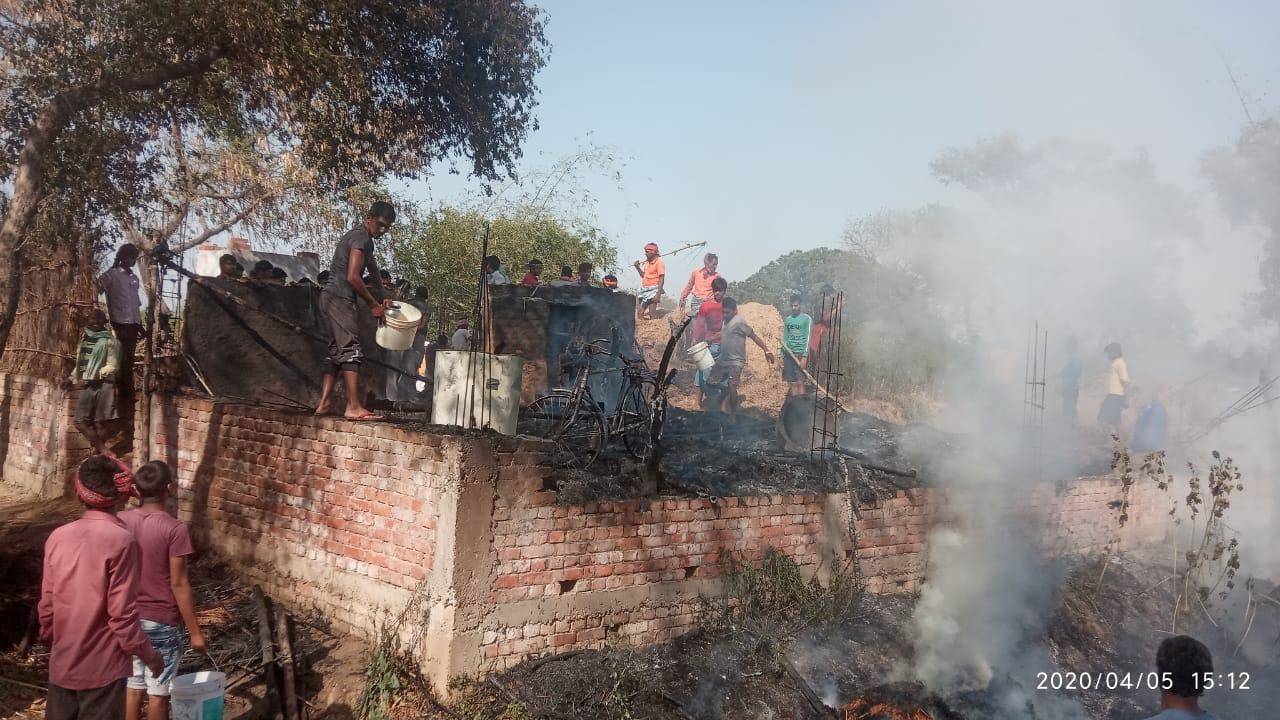 अज्ञात कारणों से लगी आग बछड़ा सहित गृहस्थी का सामान जलकर खाक