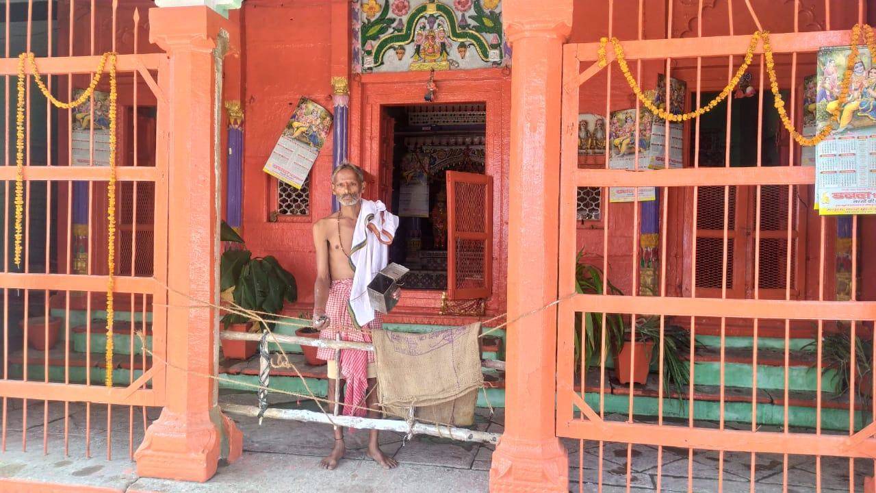 अबकी बार जिला मुख्यालय का राम जानकी मंदिर बना चोरों का निशाना, जांच कर रही पुलिस