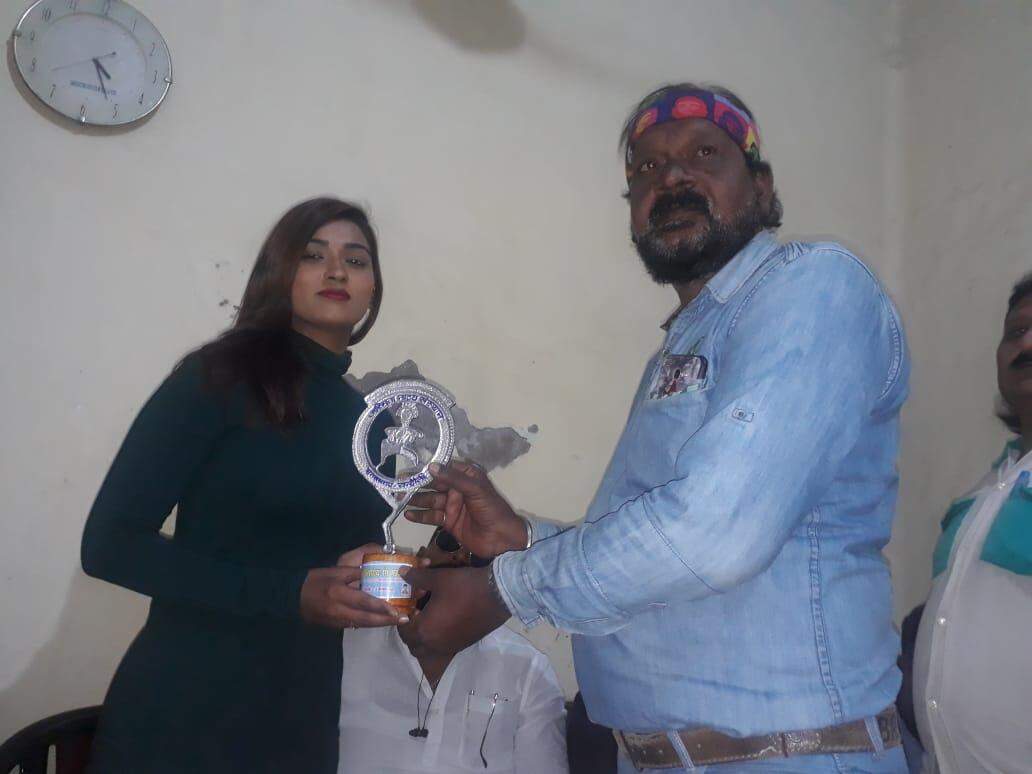 गायक-कलाकार का किया गया स्वागत, भोजपुरी फिल्म विनाशक में किया है काम