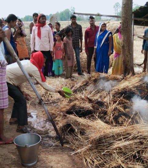 नौगढ़ में आग की लपटों ने ढाई बीघा गेहूं की फसल को किया राख, मुआवजा की गुहार