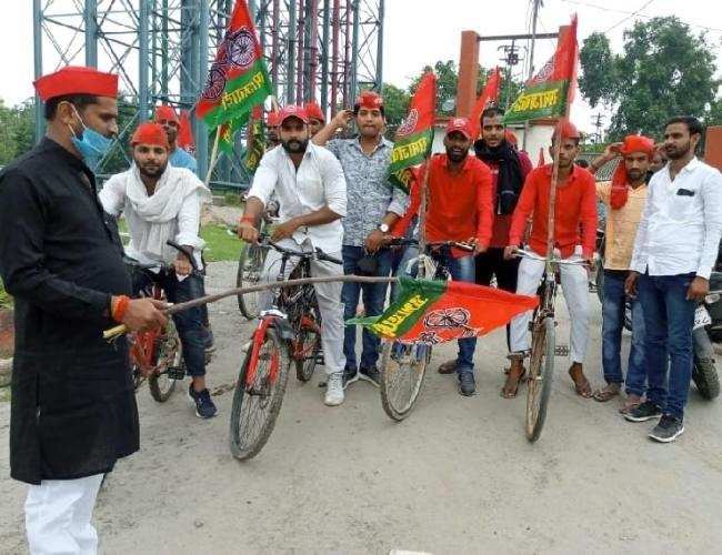 रेलवे की लोको कालोनी से जनसंदेश यात्रा अभियान के तहत निकाली गयी साइकिल रैली