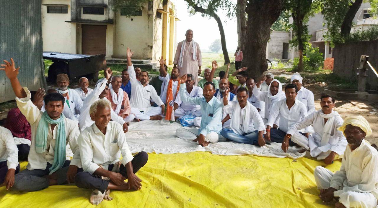 किसान विरोधी विधेयक समेत आठ सूत्रीय मांगों को लेकर कांग्रेस का धरना-प्रदर्शन