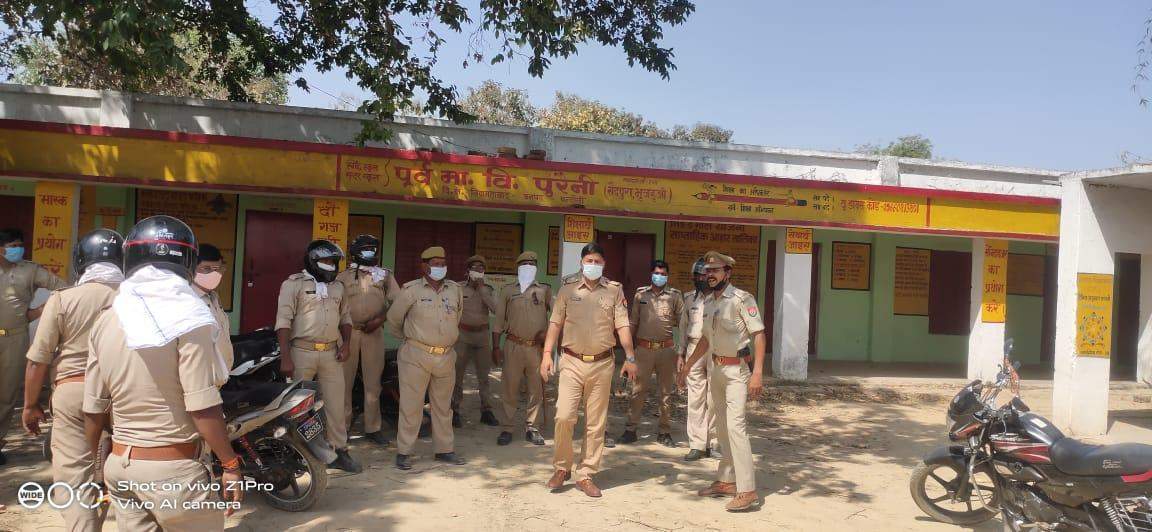अलीनगर पुलिस ने पंचायत चुनाव को लेकर किया रूट मार्च, संवेदनशील व अतिसंवेदनशील बूथों पर खास नजर