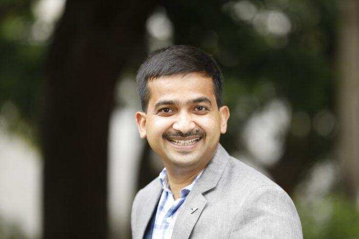 जानिए कौन हैं और कैसे हैं संजीव सिंह, जिन्हें योगीजी ने बनाया चंदौली का नया डीएम