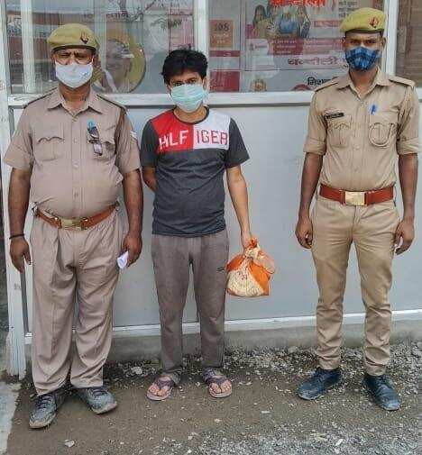 चोरी-छिपे बेचता था गांजा, मनोज को अलीनगर पुलिस ने दबोचा