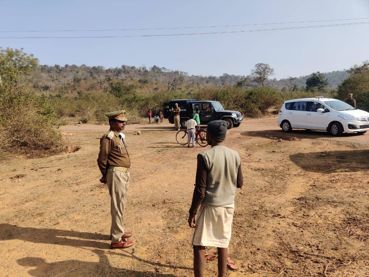 SP ने नक्सलियों पर नजर रखने के लिए चलाया सघन अभियान, हुई   काम्बिंग