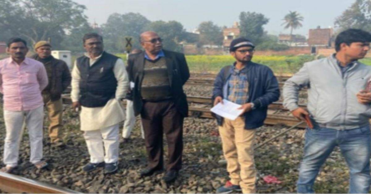 मिश्रपुरा गांव में रेल फ्रेट कॉरिडोर के लिए जमीन नहीं देना चाहते हैं लोग