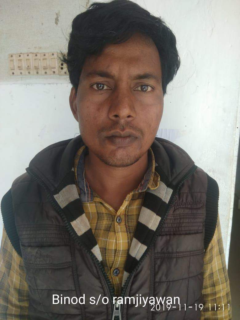 नौगढ़ पुलिस ने वांछित अपराधी  विनोद को पकड़ा