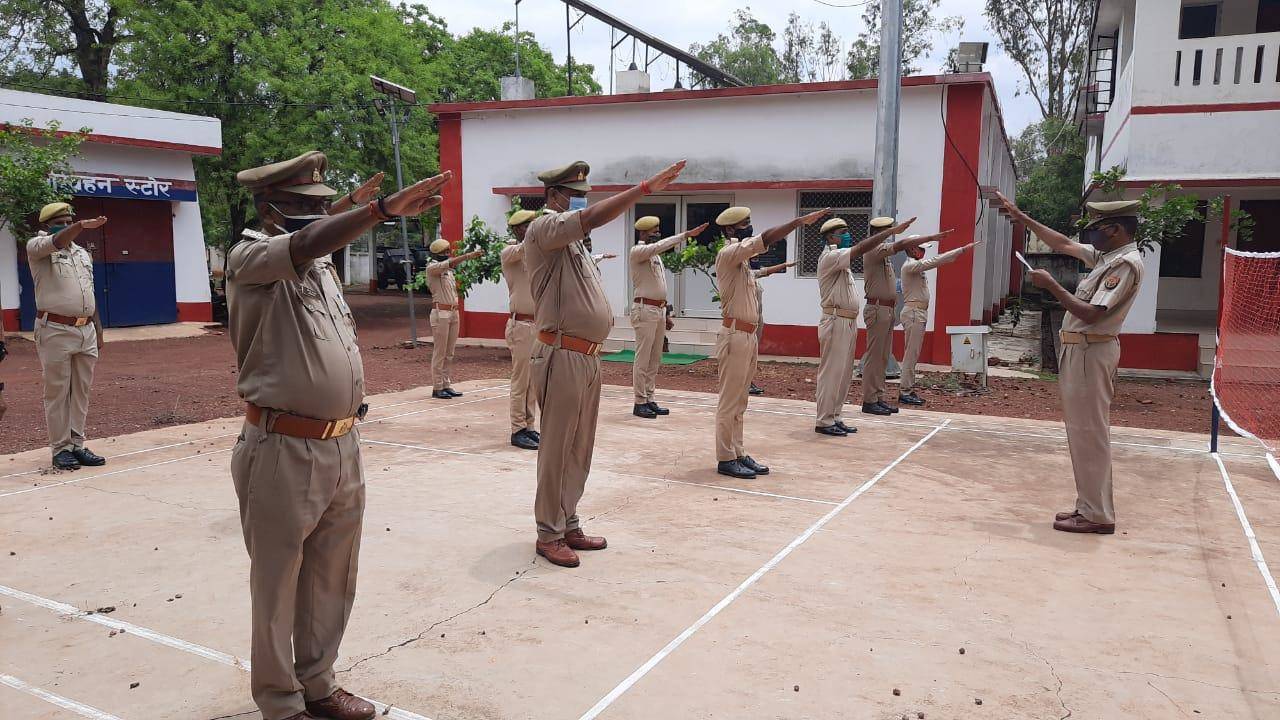 “आतंकवाद विरोधी दिवस ” के अवसर पर समस्त थानों/कार्यालयों पर दिलायी गयी शपथ, देखे तस्वीरें