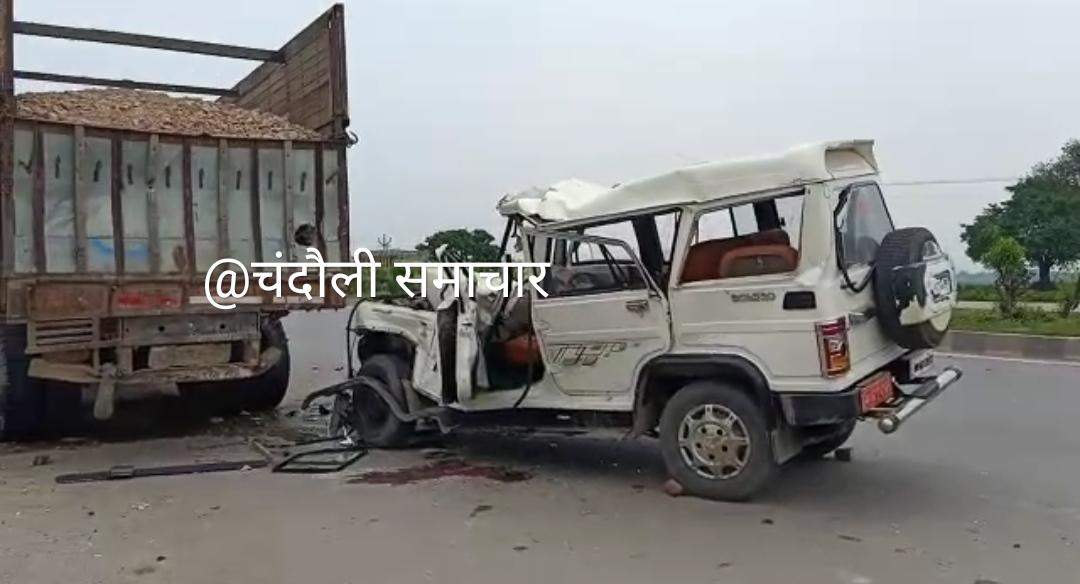 अलीनगर इलाके में बोलेरो ने ट्रक में मारी टक्कर, दो की मौत, तीन की हालत गंभीर