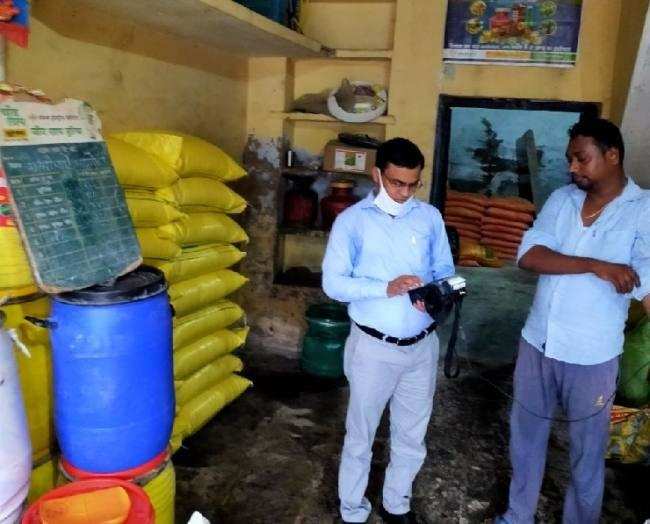 चंदौली जिले में खाद विक्रेताओं पर कसी जा रही नकेल, पांच को फिर नोटिस