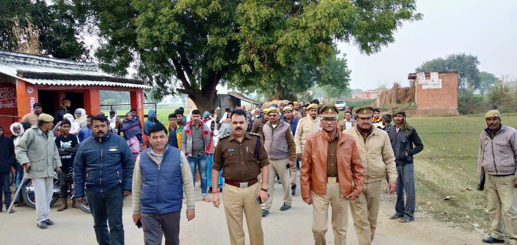 SP के फरमान पर शांति के लिए सड़कों पर कदम ताल करती रही पुलिस