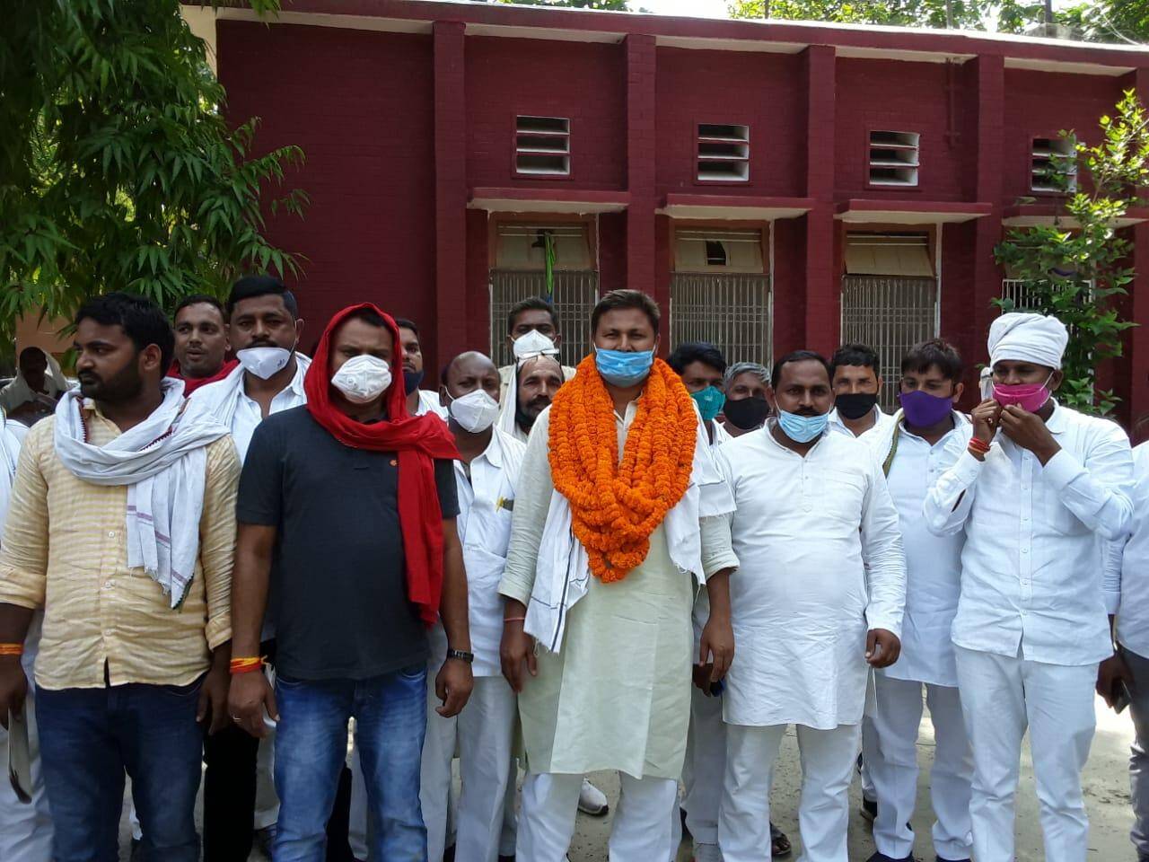 चहनिया ग्राम प्रधान संघ के ब्लाक अध्यक्ष बने राजेश यादव