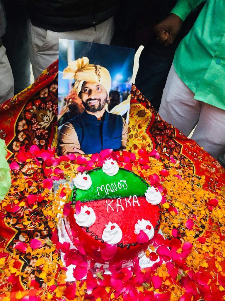 समाजवादी पार्टी के राष्ट्रीय प्रवक्ता मनोज सिंह काका का जन्मदिवस मनाया