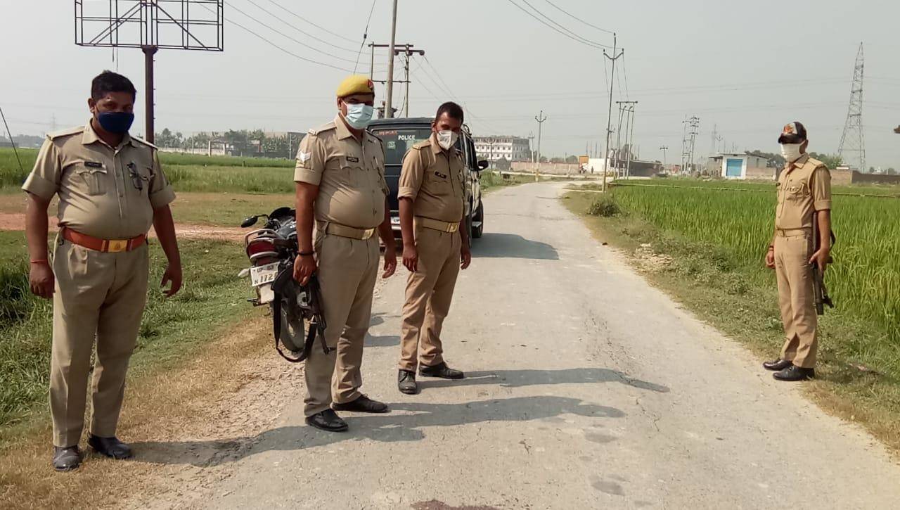 छिनैती है या मौके का फायदा, जांच कर रही है अलीनगर की पुलिस