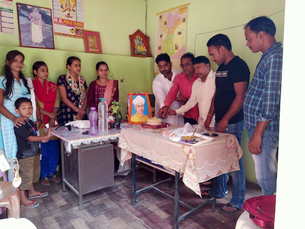 बच्चों व शिक्षकों ने डा.राधाकृष्णन को किया याद