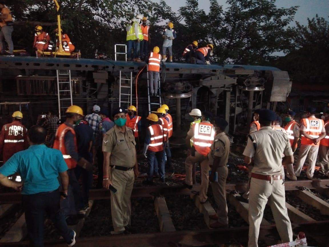 रेल आपदा और राहत कार्य के लिए रेलवे जंक्शन की टीम के साथ NDRF ने की मॉर ड्रिल
