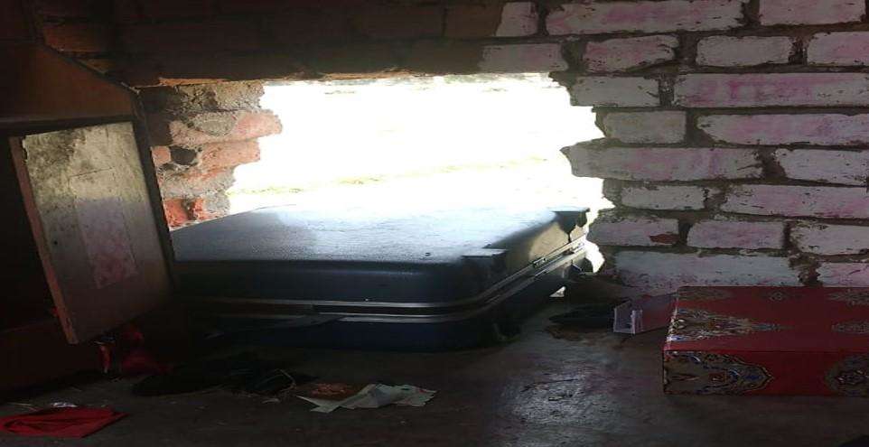 रामकेश प्रजापति के घर में सेंध लगाकर नगदी सहित आभूषण पर चोरों ने किया हाथ साफ