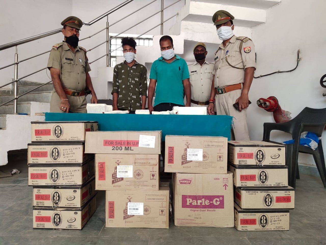 लाखों की शराब के साथ दो शातिर तस्कर अरेस्ट, धानापुर पुलिस ने पकड़ा